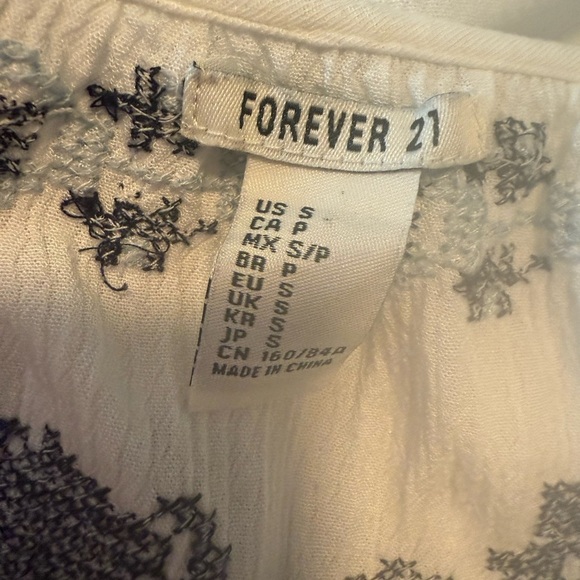 Embroidered Floral Blouse - Picture 3 of 5